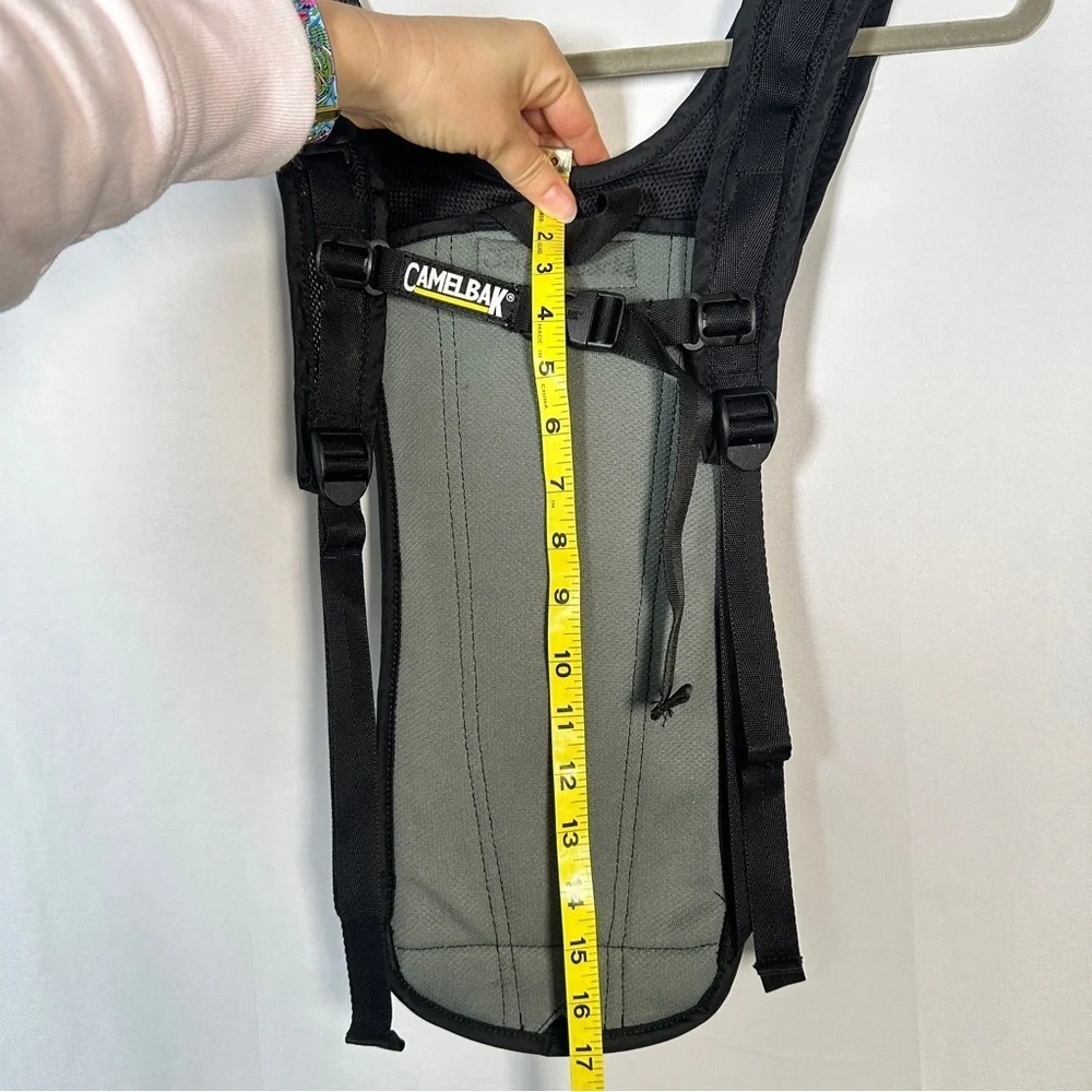 CamelBak Classic Hydration Pack Lightweight Reflective Zip Pocket OS Black Gray